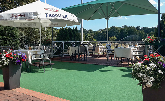 Ristorante Landhaus am Poloplatz - große Terrasse